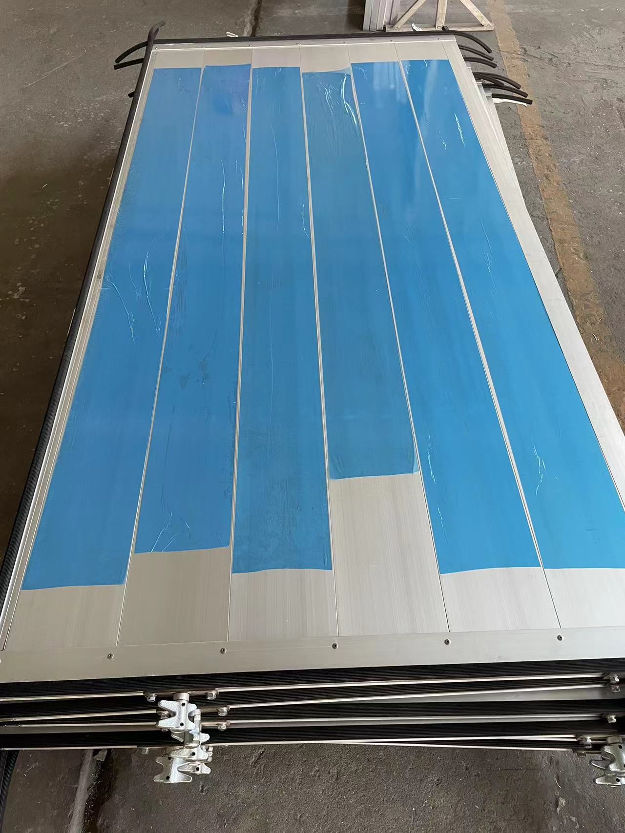 新能源鋁合金車(chē)廂后對開(kāi)門(mén)